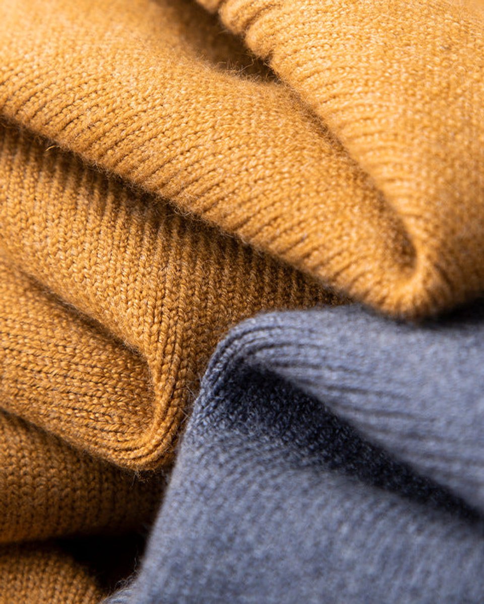Men's Cashmere Blend V-Neck Knitted Jumper