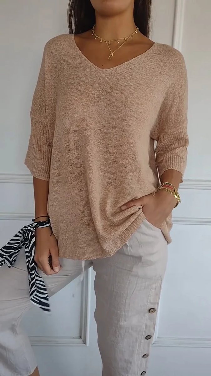 Women's Relaxed-Fit V-Neck 3/4 Sleeve Knit Blouse Curved Hem Top