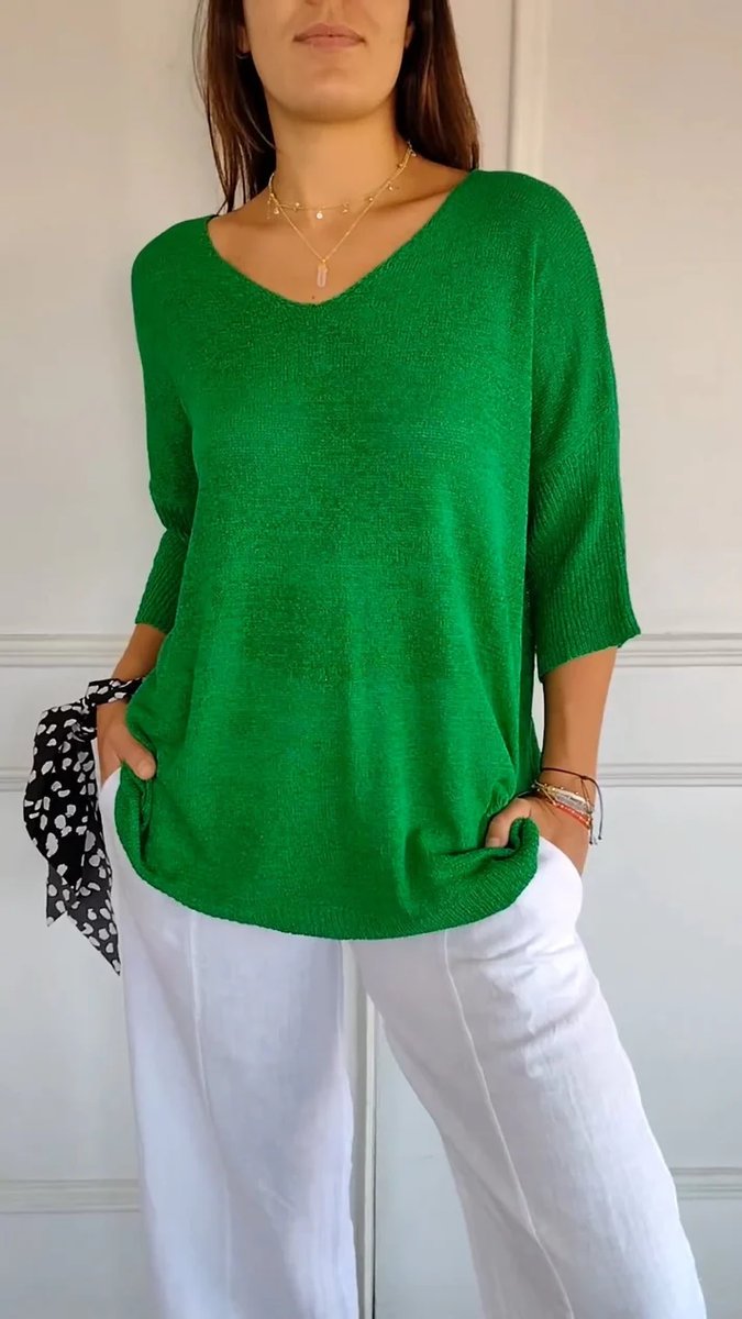 Women's Relaxed-Fit V-Neck 3/4 Sleeve Knit Blouse Curved Hem Top