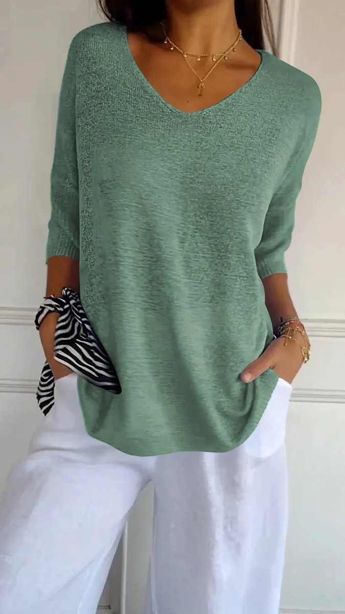 Women's Relaxed-Fit V-Neck 3/4 Sleeve Knit Blouse Curved Hem Top